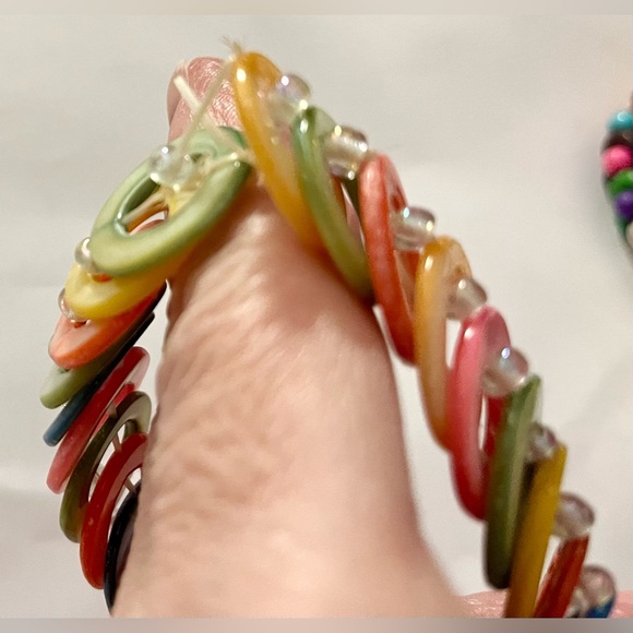Shell rainbow of colors circular elastic EUC bracelet jewelry - Picture 13 of 17
